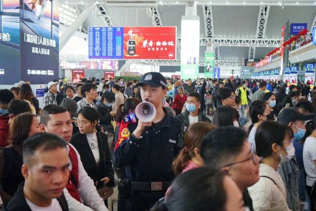 新民警欧泓材